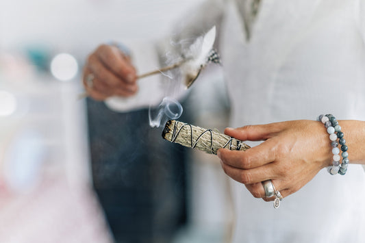 Negative Energien auflösen mit Weißer Salbei und Palo Santo